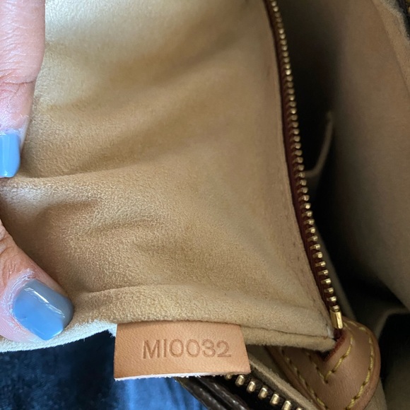 Monogram Canvas Looping MM - Picture 9 of 11